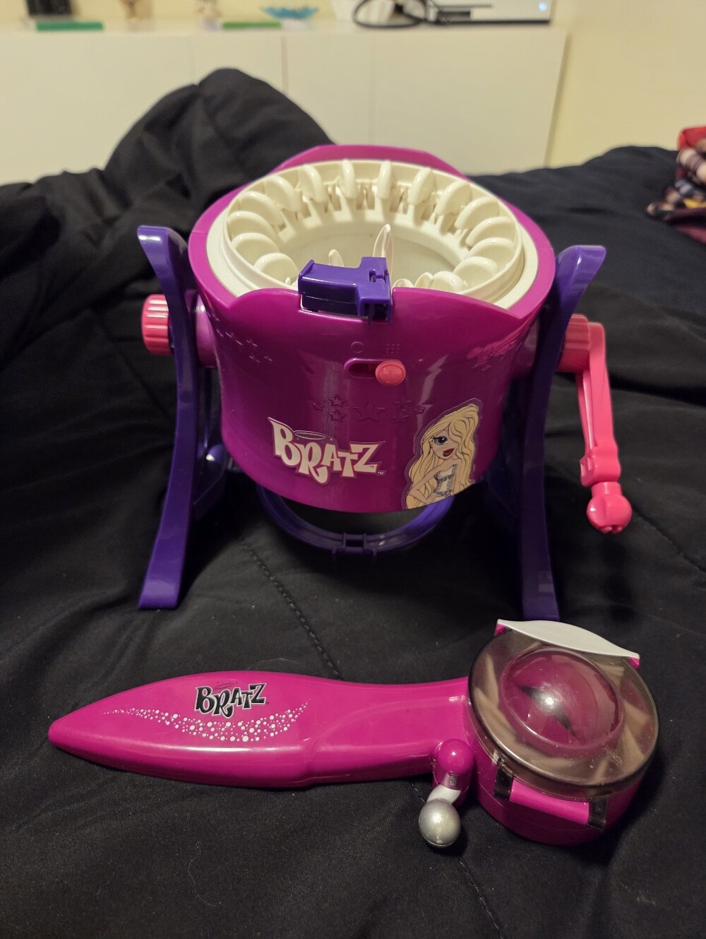 bratz magic knittinf machine and hair colour tool